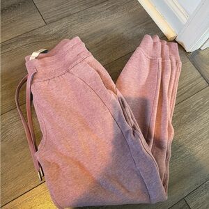 Lululemon size 4 scuba joggers